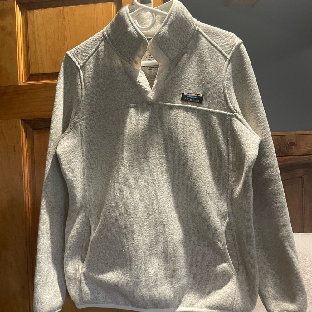 Women’s size medium LLBean seater fleece. Oatmeal color